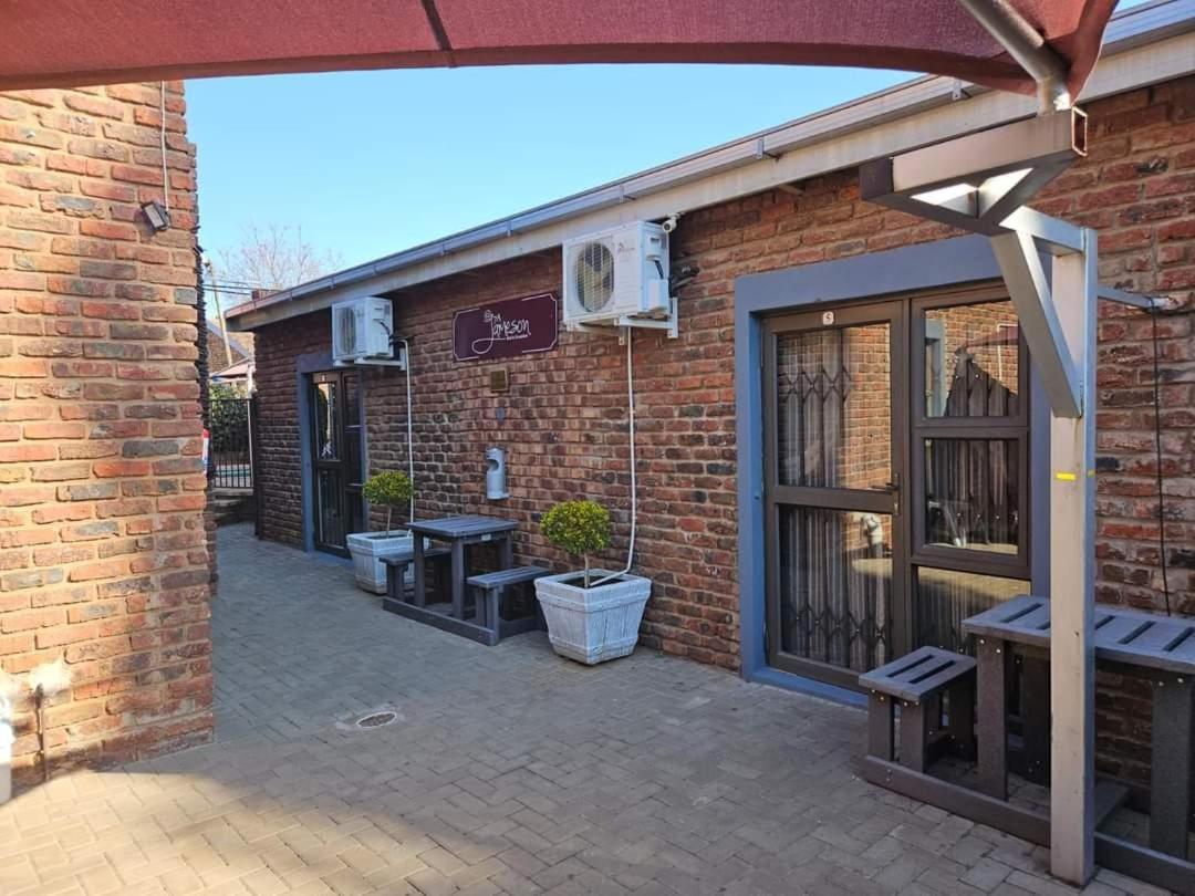 7A Jameson Guesthouse Kimberley Bagian luar foto